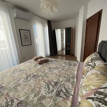 Azzurro Premium On Bulevard Bogoridi Apartamento