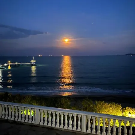 Azzurro Premium On Bulevard Bogoridi Lägenhet